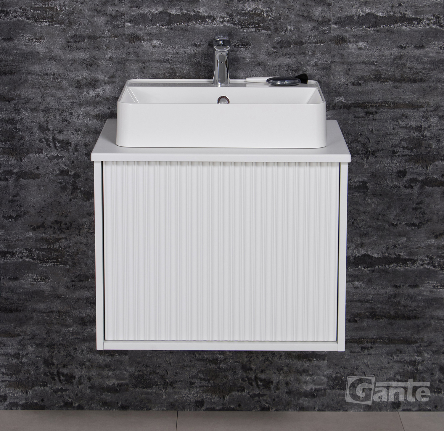 White vanity unit Cork